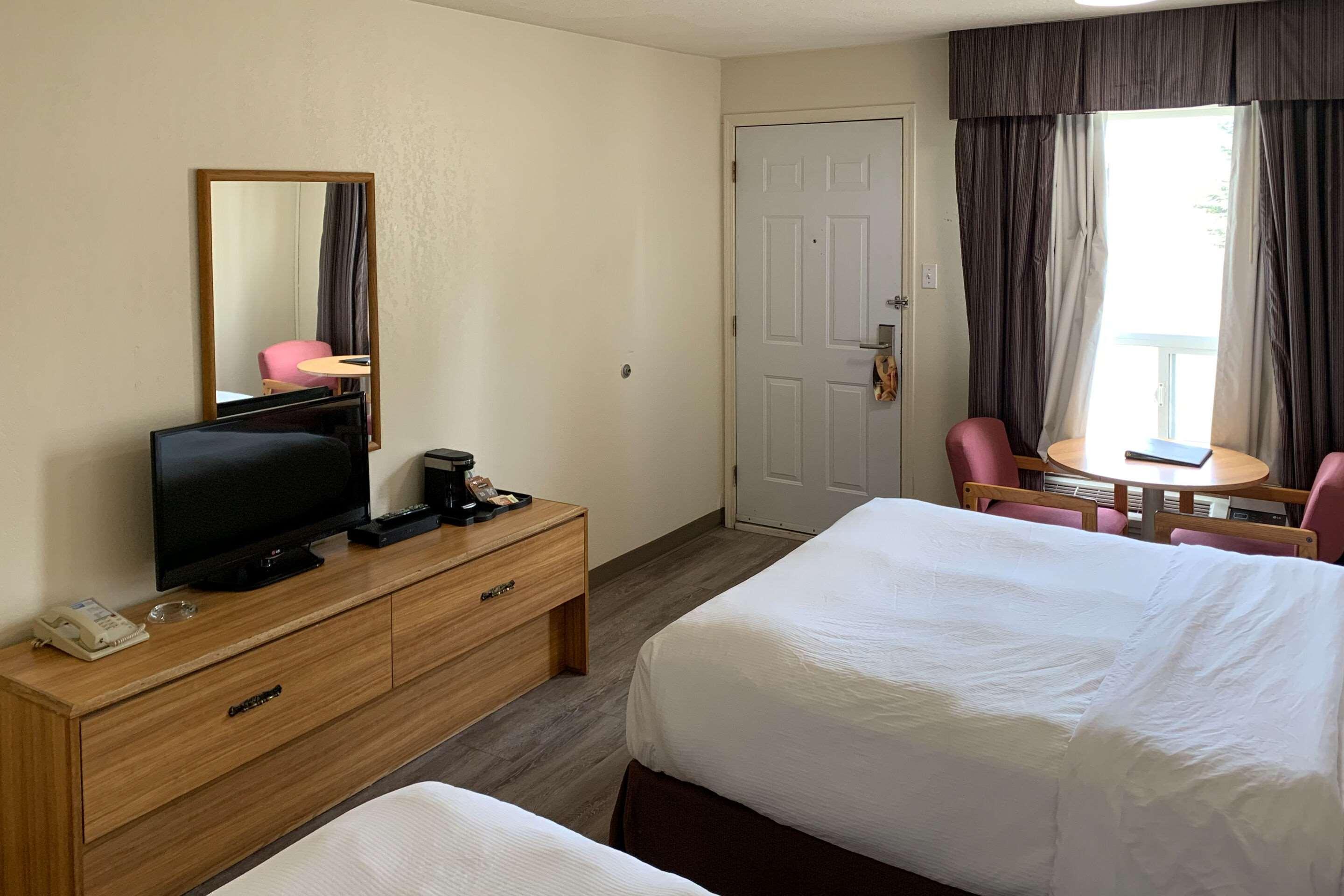 Rodeway Inn Windsor Mill Экстерьер фото
