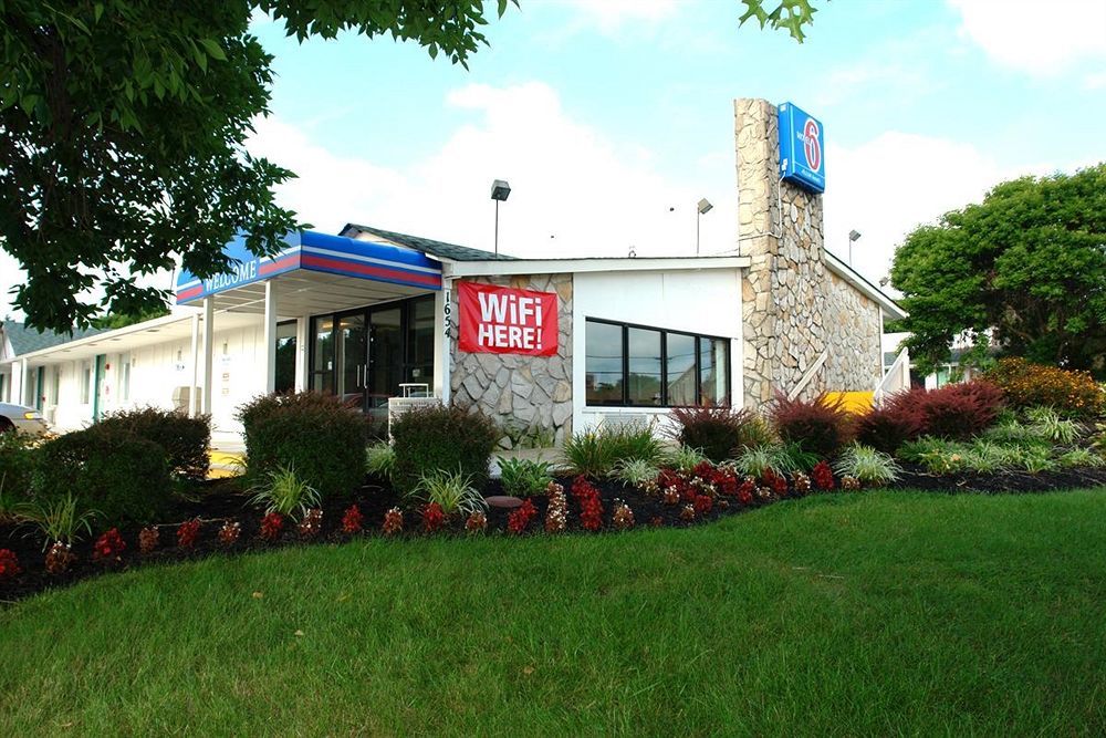 Rodeway Inn Windsor Mill Экстерьер фото