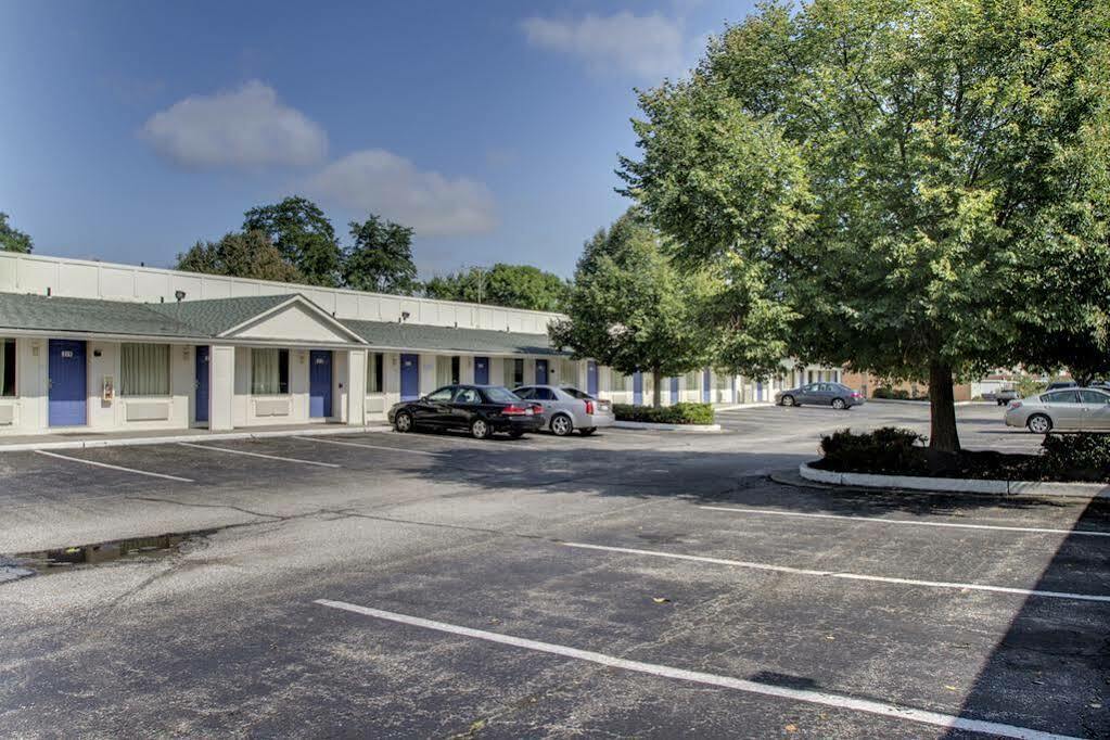 Rodeway Inn Windsor Mill Экстерьер фото